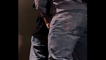 Estudiante universitario atletico de culo perfecto me folla a pelo por dinero para pagar la renta
