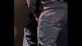 Estudiante universitario atletico de culo perfecto me folla a pelo por dinero para pagar la renta