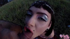 nos fodemos na floresta ate ele gozar na minha boquinha enquanto alguns caras assistiam de longe - mano nico
