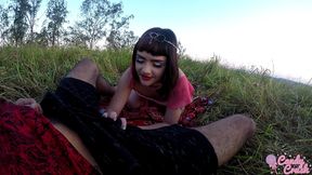nos fodemos na floresta ate ele gozar na minha boquinha enquanto alguns caras assistiam de longe - mano nico