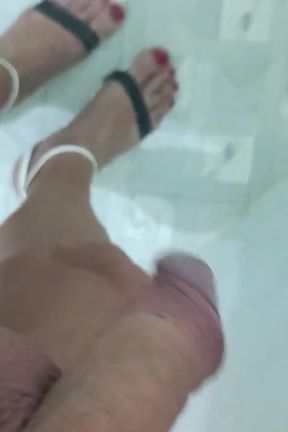 Alise Pee and Shows Beautiful Feet and Toes
