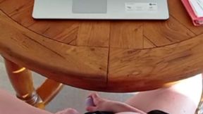 maitresse qui est vraiment deconcentree je rentre du travail, mais au lieu ...