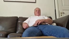 Old man Chris give live show
