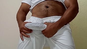 YURI GA&Uacute_CHO - DOTAD&Atilde_O TOCANDO PUNHETA NO INTERVALO DO TRABALHO - URSO DOTAD&Atilde_O GOZANDO NO TRABALHO