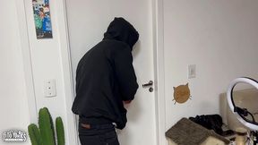 bandido invade minha casa e come meu cuzinho e o do meu marido