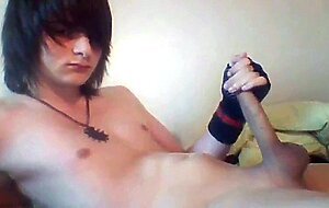 18 yo EMO boy cums on cam