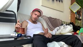 Bienvenue David Luca ! Mets toi &agrave_ l'_aise et tape toi une queue