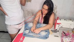 Costureira casada deixa cliente de pau duro!
