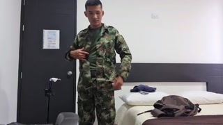 I arrive very horny from the battalion in Colombia and I resort to sex toys