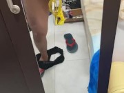 Me pongo cachondo con las tangas de mi vecina