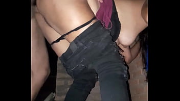 Cu&ntilde_ada cumpliendo apuesta despu&eacute_s de la fiesta y acab&eacute_ corri&eacute_ndome dentro de ella.