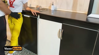 سکس داغ و حشری من با زندایی توی آشپزخونه