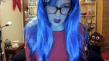 Girl playing online puts big black cocks in her ass