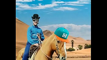 Novinho cavalgando ao som de Old Town Road