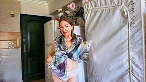gilf will surprise you with huge natural saggy tits and sexy movement