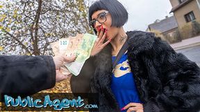 Public agent French babe Candy Scott gets her wet pussy&#x1F32E;&#xFE0F; filled by a big dick&#x1F346;