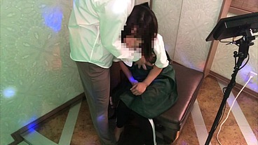 大学生カラオケ店員と室内ねっとりSEX