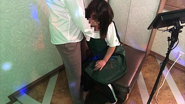 大学生カラオケ店員と室内ねっとりSEX