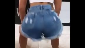 morena gostosa rebolando