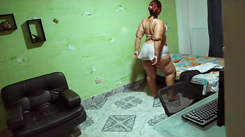 I record my best friend&#039_s stepmother while she&#039_s getting dressed