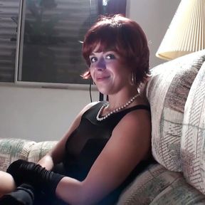 Sexy 30 Year Old Cougar Redhead Milf Gives Us A Show