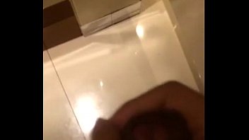 Yo sacando semen en c&aacute_mara lenta