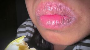 I Put a Banana in My Sensual Mouth While I Was Horny in Morning - This Is My Everyday Morning Routine