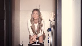 Toilet while talking at work mp4 HD