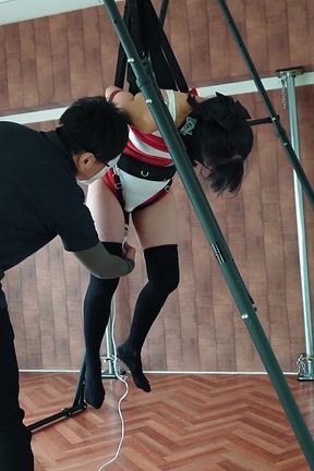 Enjoying Both and Pleasure Through Hanging Restraints