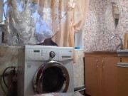 Девушка трахнула меня после вечеринки на стиральной машине, и я бы кончила, если бы нас не застали