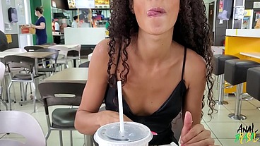 Ela liberou o rabo em troca de um Big Mac - Manoella Fernandes - Binho Ted