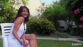 Amateur French Mature Squirts While Getting Booty Screwed