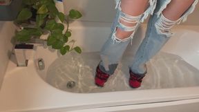 Baggy wet trousers and chunky skater D3 sneakers