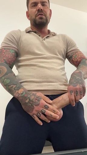 Good Uncle Jerks off