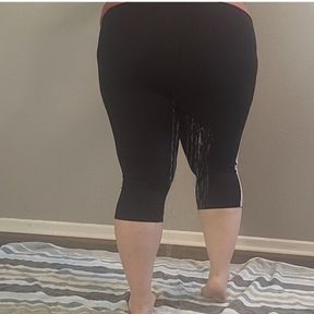 Amb3erlynn desperately pees herself in her tight leggings