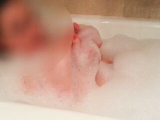 asmr sentitemi mentre lo pompo come un cagna e il mio orgasmo nella vasca quando mi grilletto la pas