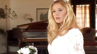 Adam anal olarak esmer iri kıçlı Daphne Rosen, Isabel Ice, Michelle B. ve Rhiannon Ryder&#39;ı üçlüde piercing ile beceriyor