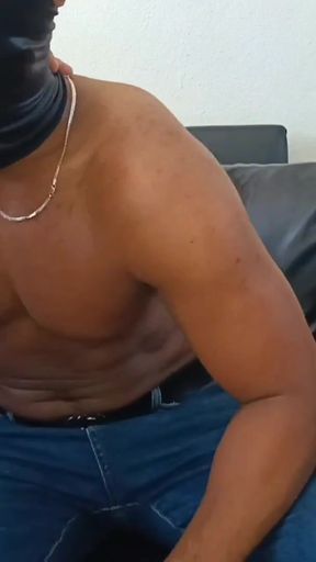 I put a friend from the gym to mamaemelo then asks me to put it up his ass.   Clip 1