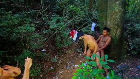 Estrondo militar de m&uacute_sculo gay treinando os novos recrutas