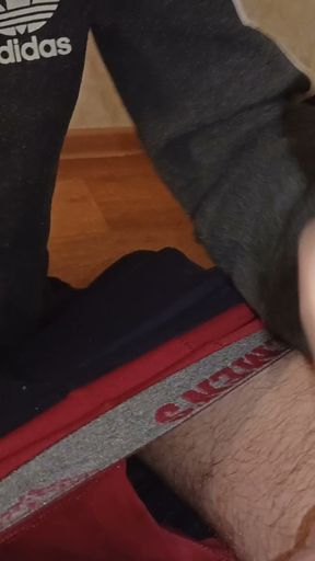 A straight man sucked a big dick to a straight man in Adidas hiding from prying eyes !!!   Clip 1