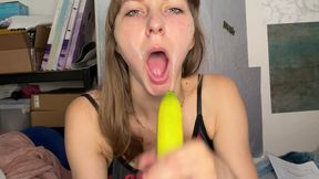 Banana Blowjob (Pleasing the Banana)