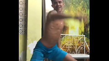 MODINHA DE DAN&Ccedil_AR SEM CUECA NO INSTAGRAM