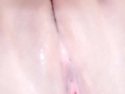 Colegiala se pone a leer un buen libro pero como es muy caliente se empieza tocar, que cachonda es!