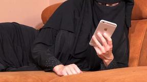 ”Ebony niqab & big ebony dildo”