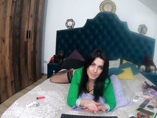 Fetish Show – Nylons, Smokin', Toys & anal