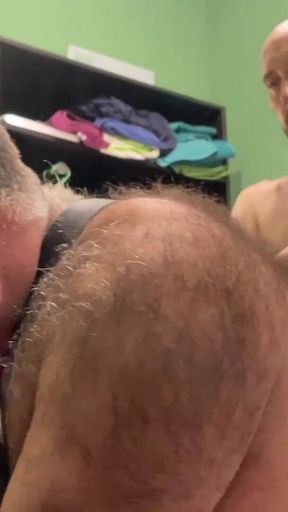 Horny Alpha Male Barebacks a Big Bear
