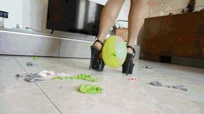 Elizabeth has fun with balloons and a vacuum cleaner MP4 (1920x1080) FHD