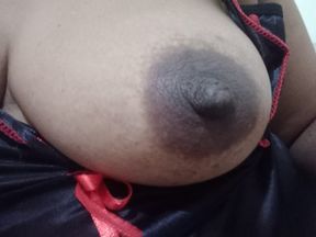 Srilankan Aunty showing boobs