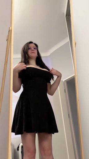 Curvy amateur babe shows off her thick natural tits in a solo scene