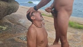 daddy argentino levando porra no cu na praia de florianopolis